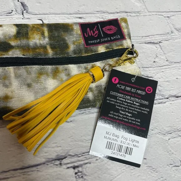 NWT Mini Makeup Junkie Cosmetics Travel Bag Fog Lights Boutique - Picture 2 of 4